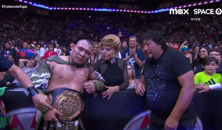 Afición abuchea al Hijo del Vikingo y apoya a Alberto Del Río en Monterrey